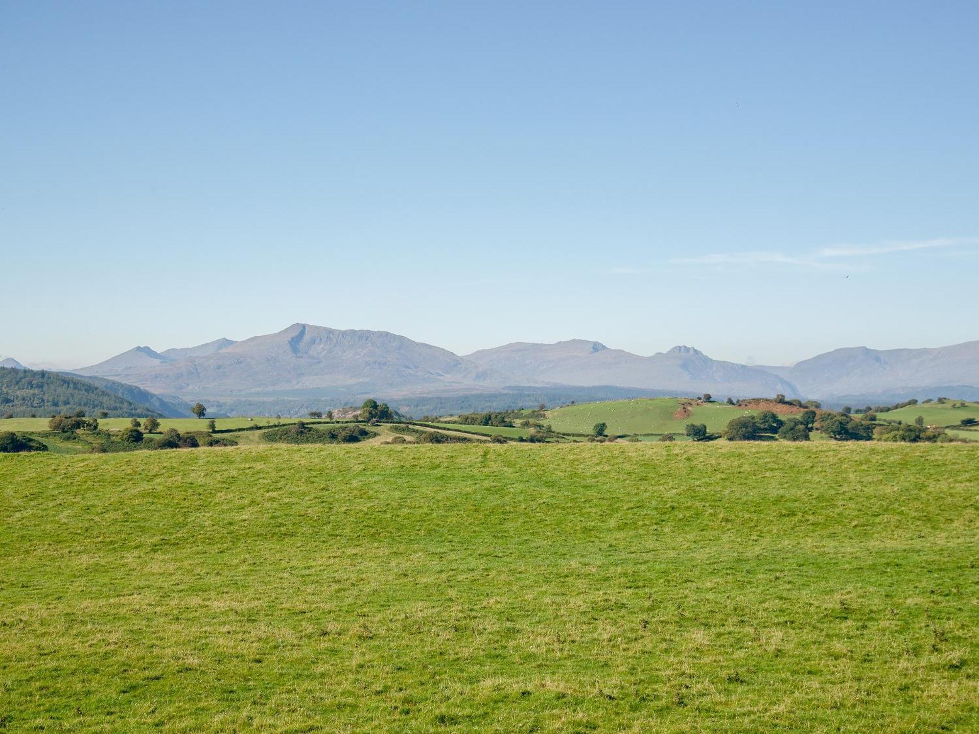 Cefn Bach Villa Capel Garmon Luaran gambar